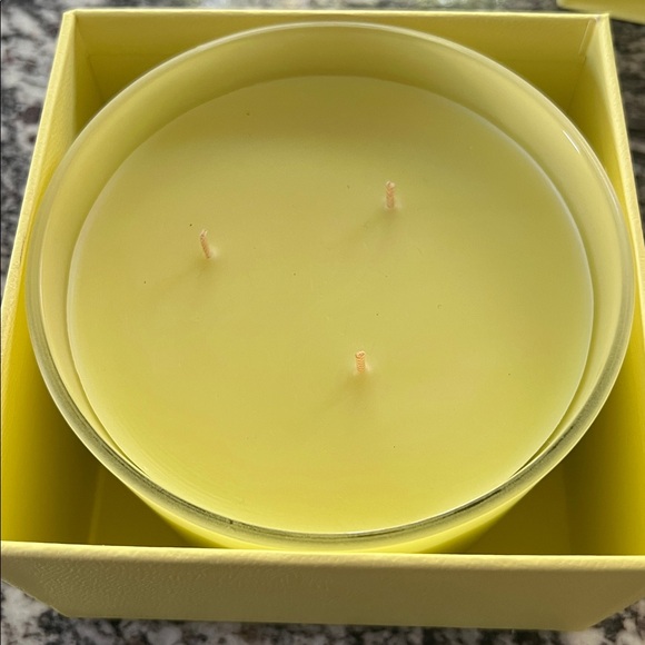 NIB Crate&Barrel Triple Scent Yellow Candle in Glass - Picture 3 of 6